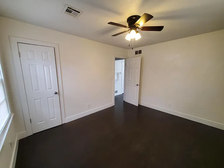 631 N Edwards Ave — Photo 11