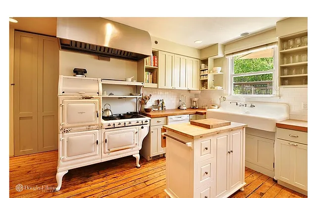 Sold by Douglas Elliman | media 7