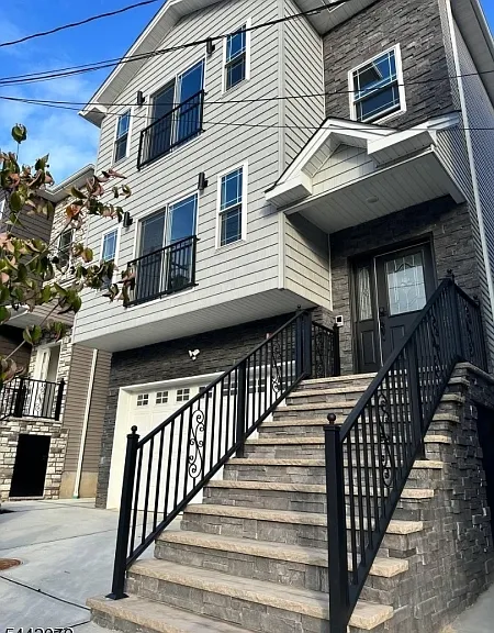 127 Jacques St — Photo 2