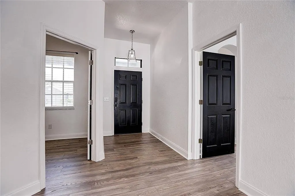 3 bed, 2.0 bath, 1808 sqft, $2,600 — Photo 4