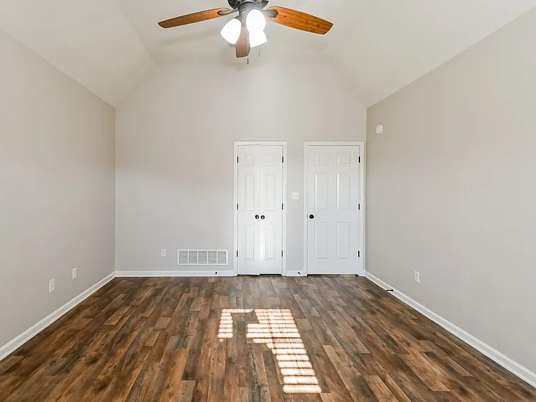8873 Lezlarken Ln — Photo 10