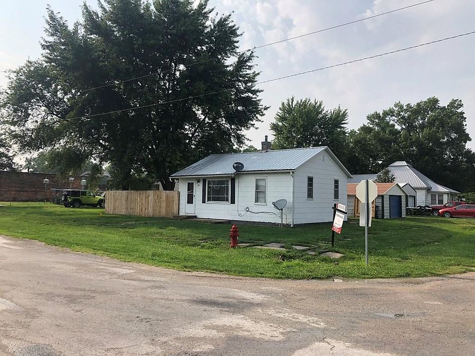 1st image of 101 W 7th St