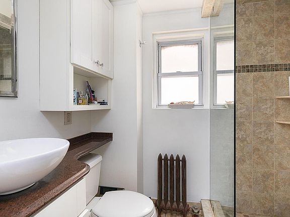 5th image of 155 E 49th St #4G