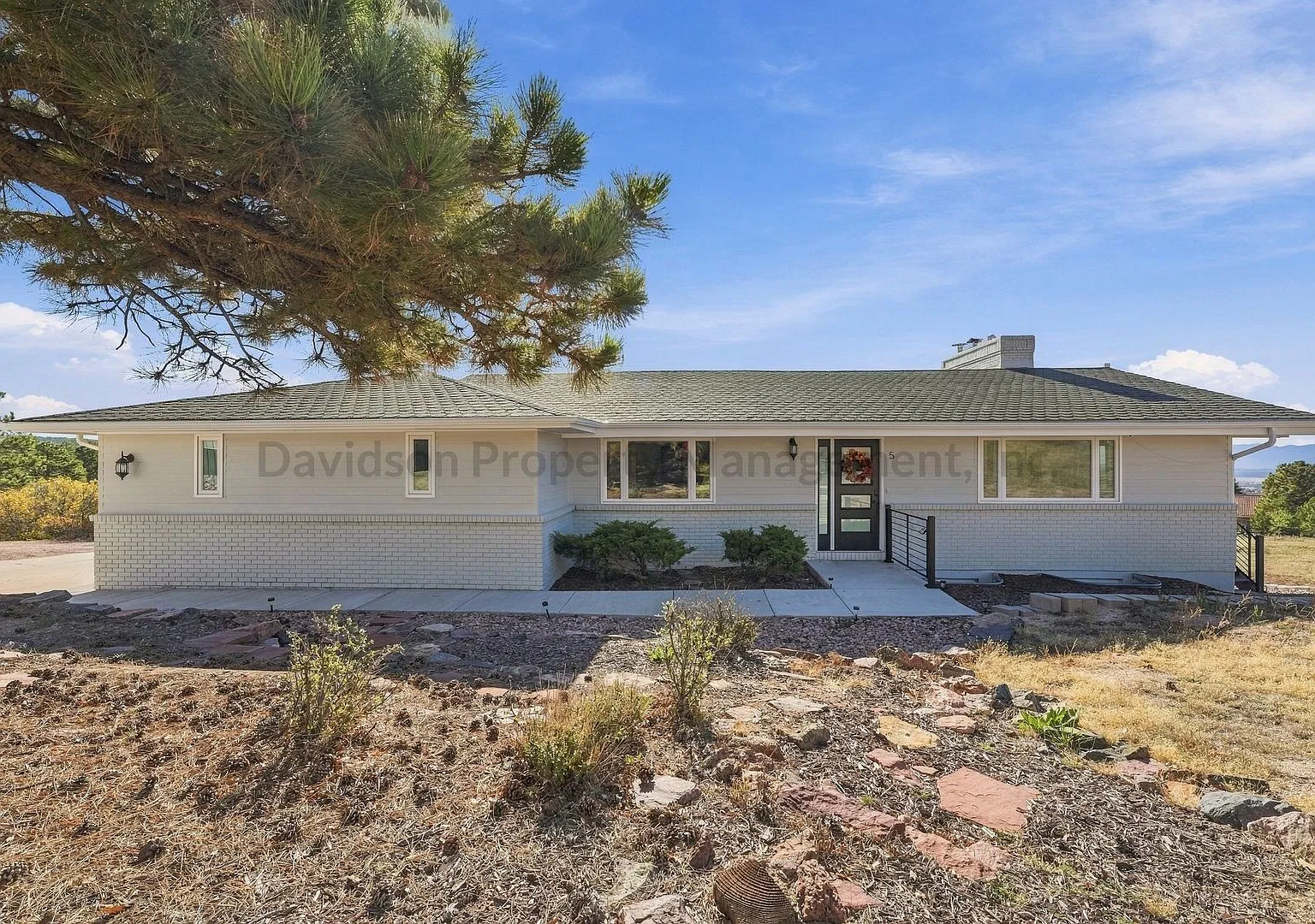 Stunning 5 Bedroom House in Gleneagle with Gorgeous Mountain Views — Photo 1