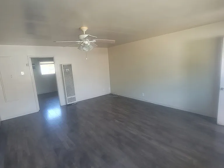 428 E Elm St #3 — Photo 2