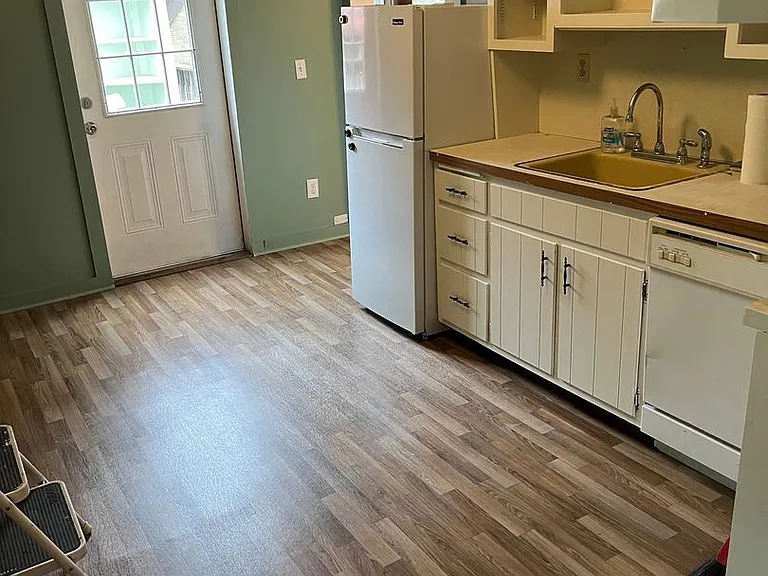 22 Raymond Ave — Photo 8