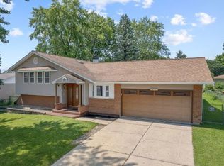 1230 Braeburn Dr, Elgin, IL 60123