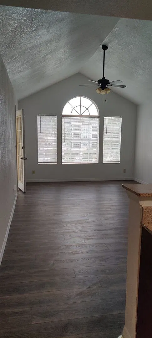 Lexington Place - 1636 — Photo 3