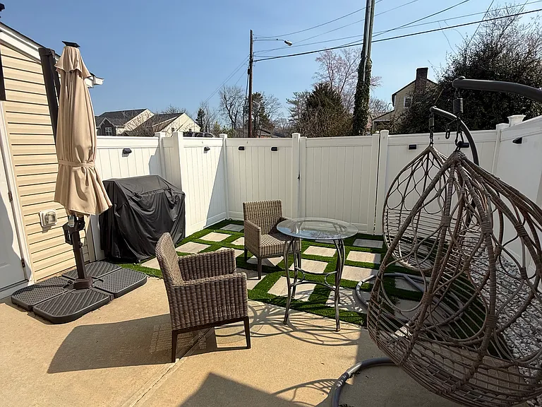 111 Crepe Myrtle Ln — Photo 8