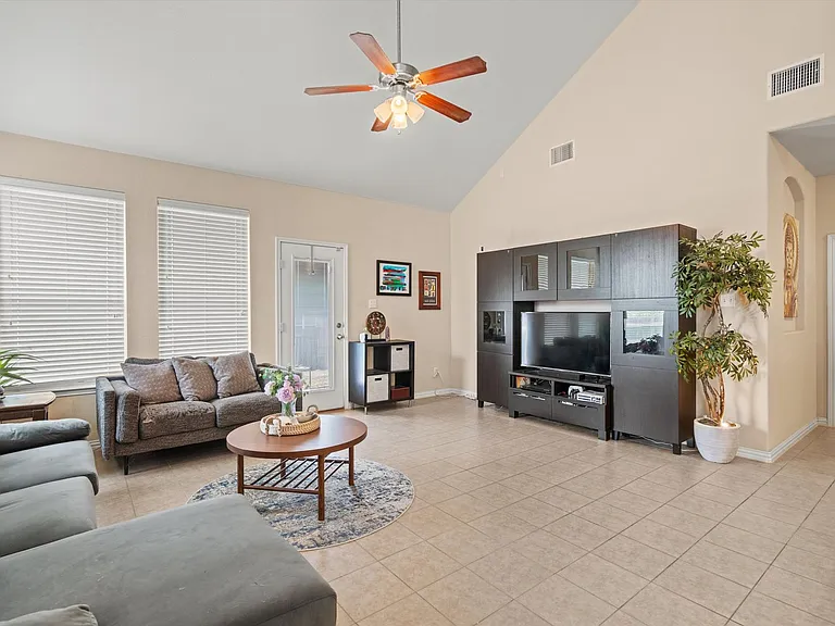 4007 Bluestone Ln — Photo 6