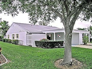 2/2 villa in Bay Front Community