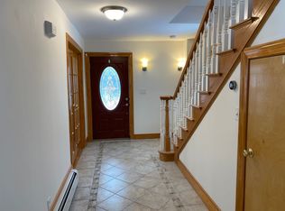 28 Elm Knoll Rd, Braintree, MA 02184