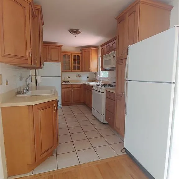 18 Merriewold Ln N — Photo 4