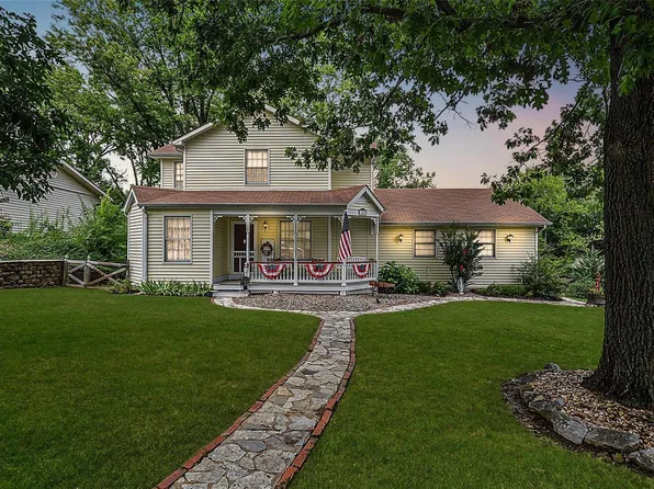 11623 Carolview Dr, Florissant, MO 63033