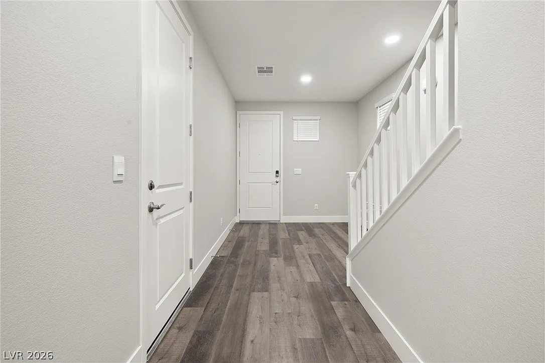5 bed, 3.0 bath, 2659 sqft, $3,200 — Photo 2