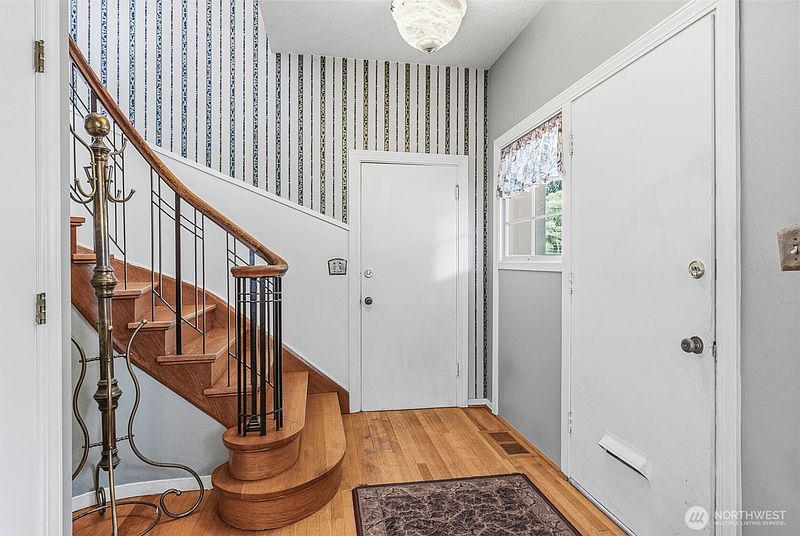 5th image of 2655 Pacific Way