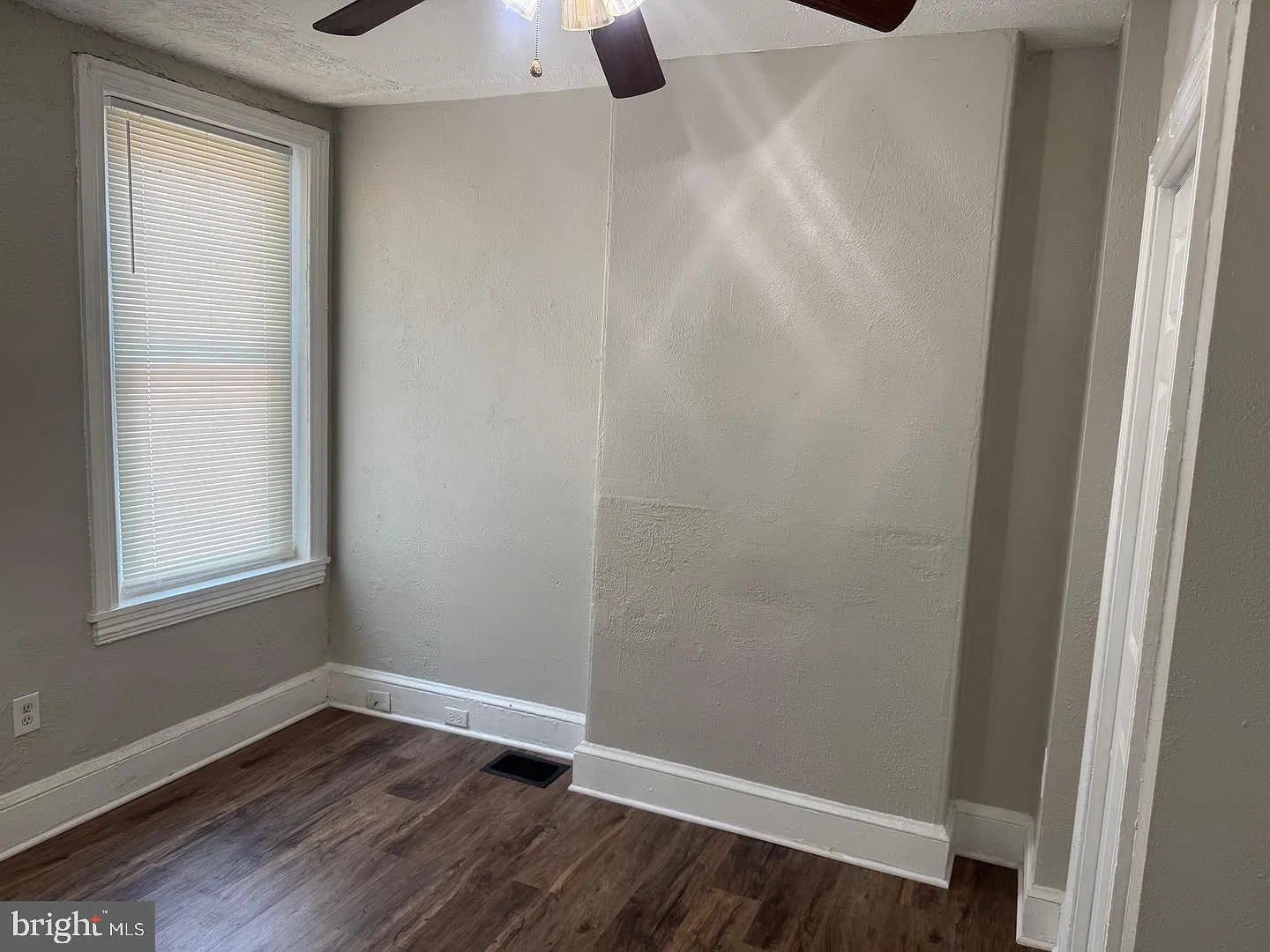 3 bed, 1.5 bath, 1150 sqft, $1,850 — Photo 2