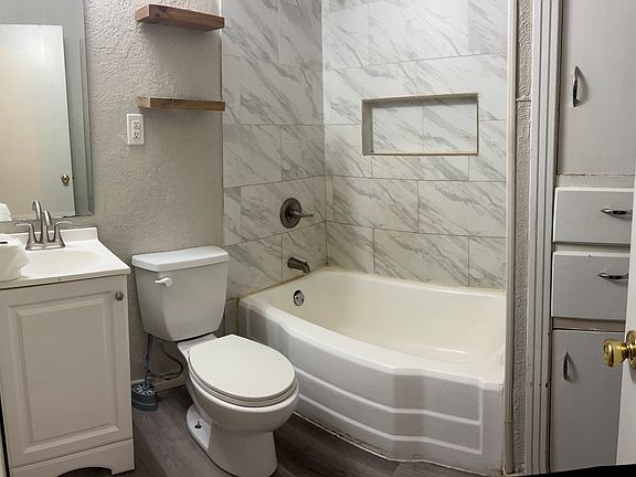 3rd image of 308 W Texas Ave