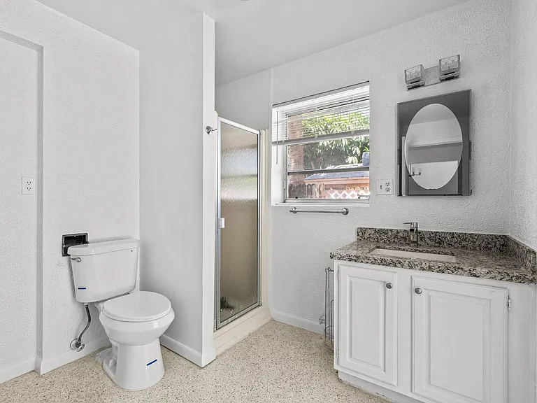 211 Sunrise Ave #5 — Photo 14