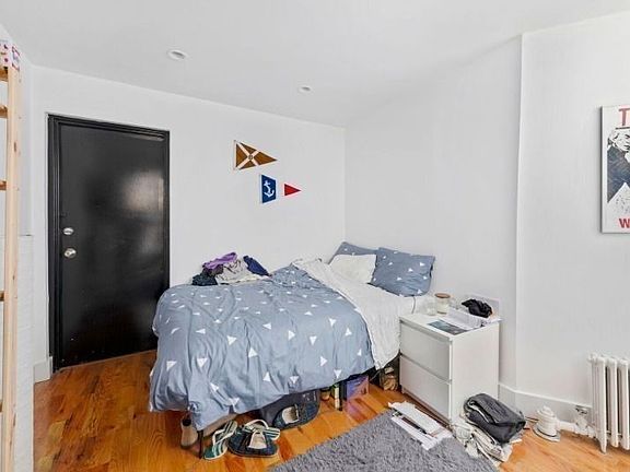 4th image of 26 Vandam St APT 5RE
