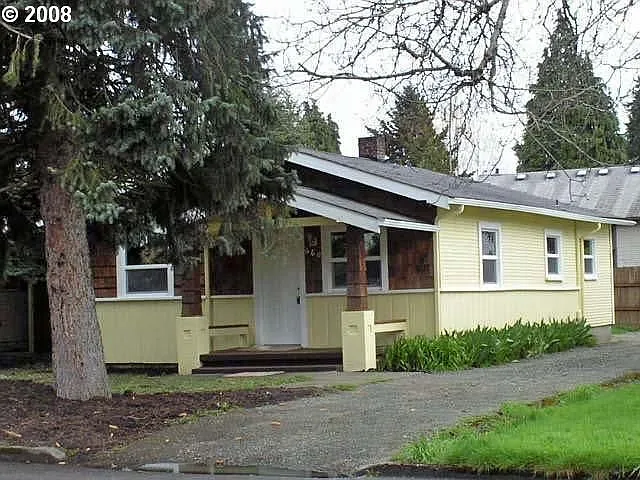 660 SE Polk St photo 1