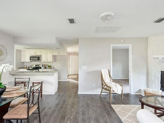 3rd image of 8731 Twin Lakes Blvd