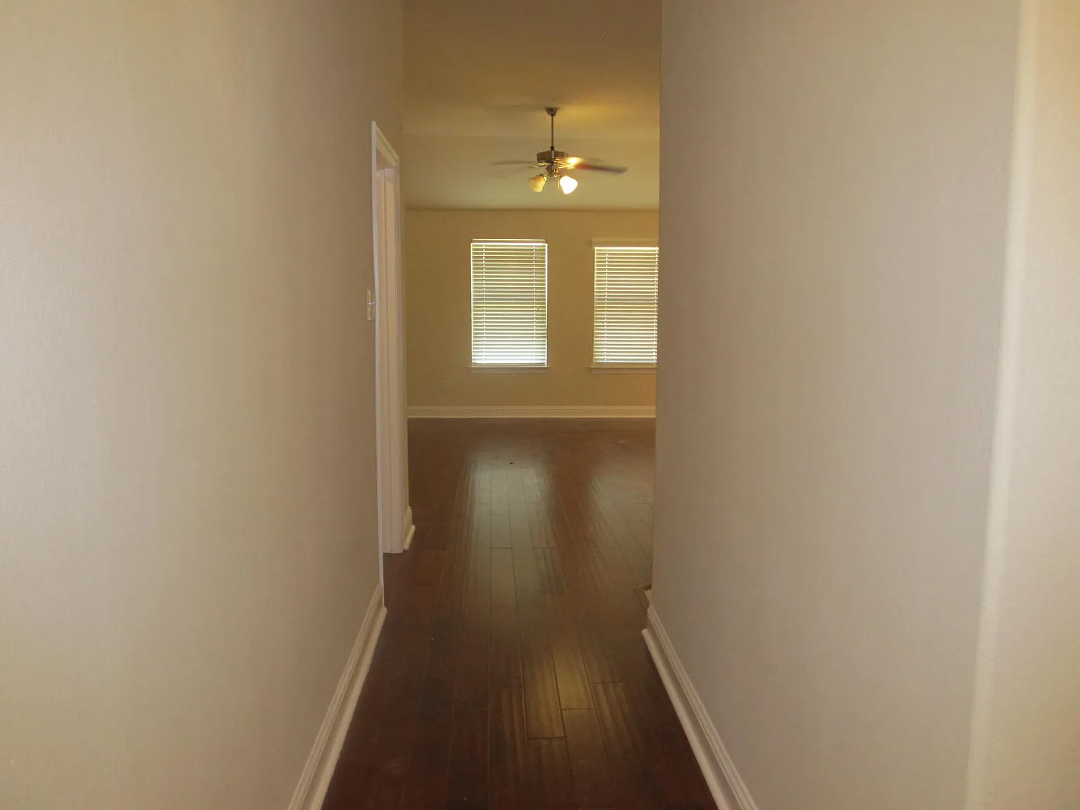 3 bed, 1435 sqft, $2,100 — Photo 3