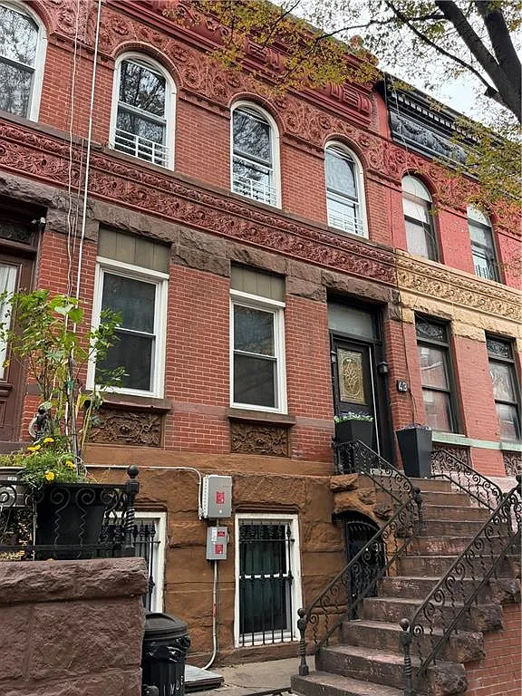 43 Linden St photo 1