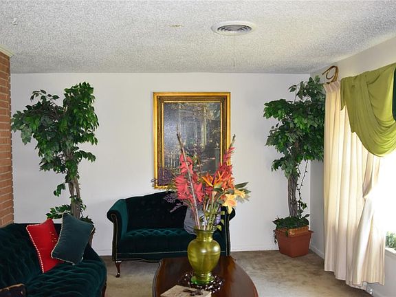 3rd image of 1100 SE 21st St