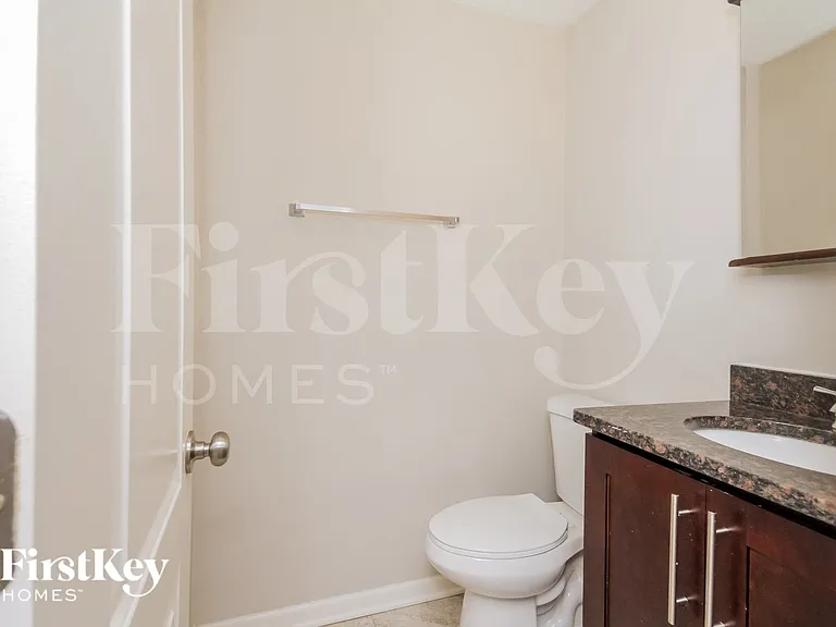 823 Oriole Dr — Photo 7
