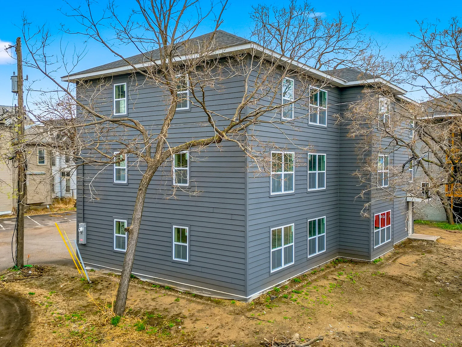 5 bed, $2,995 — Photo 3