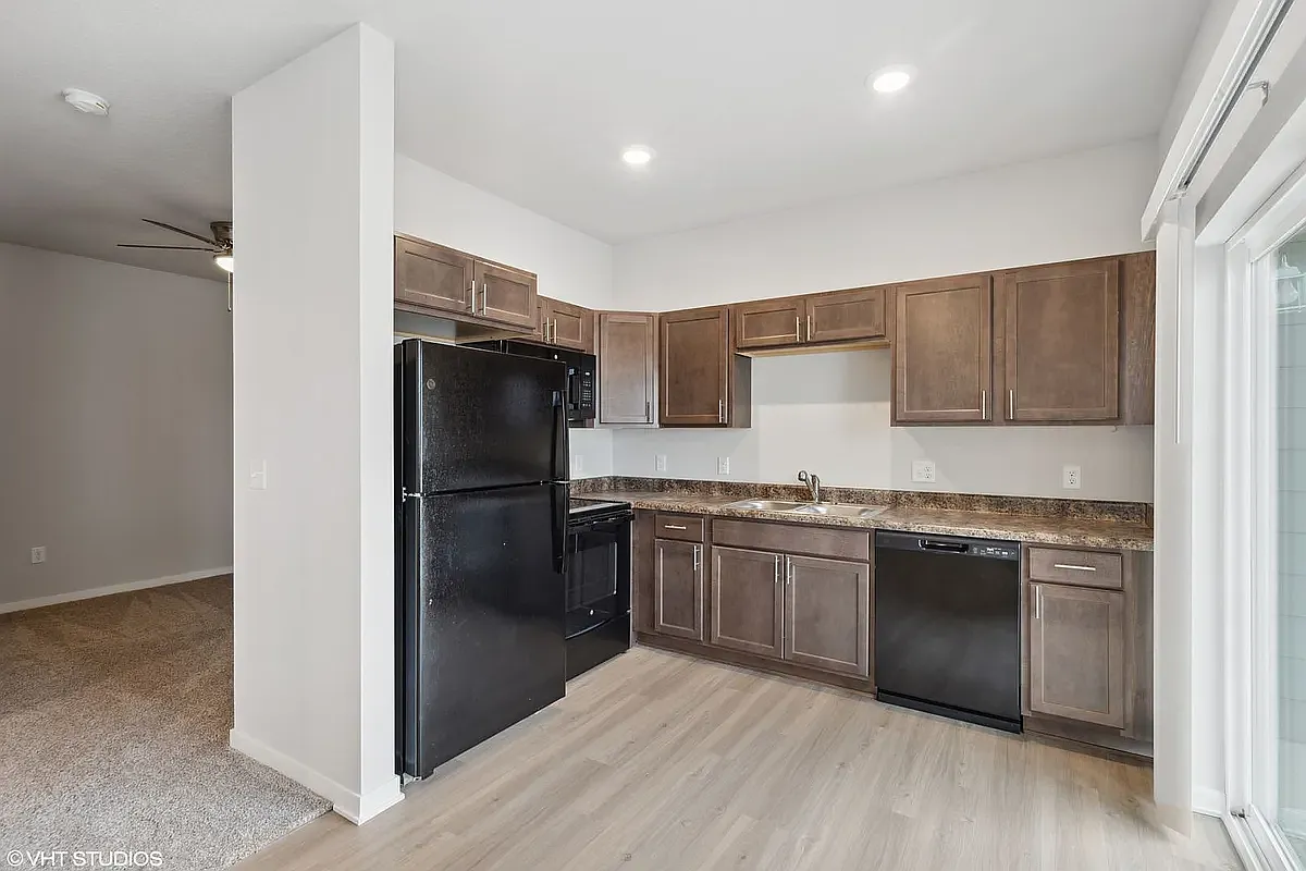 Parkside Luxury Apartments — Photo 1