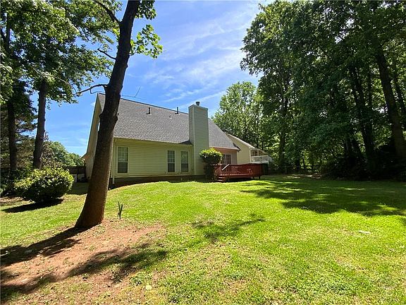 4th image of 2410 Conley Dr