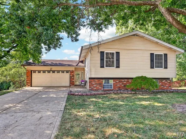 42 Bridgeport Dr, Saint Charles, MO 63304