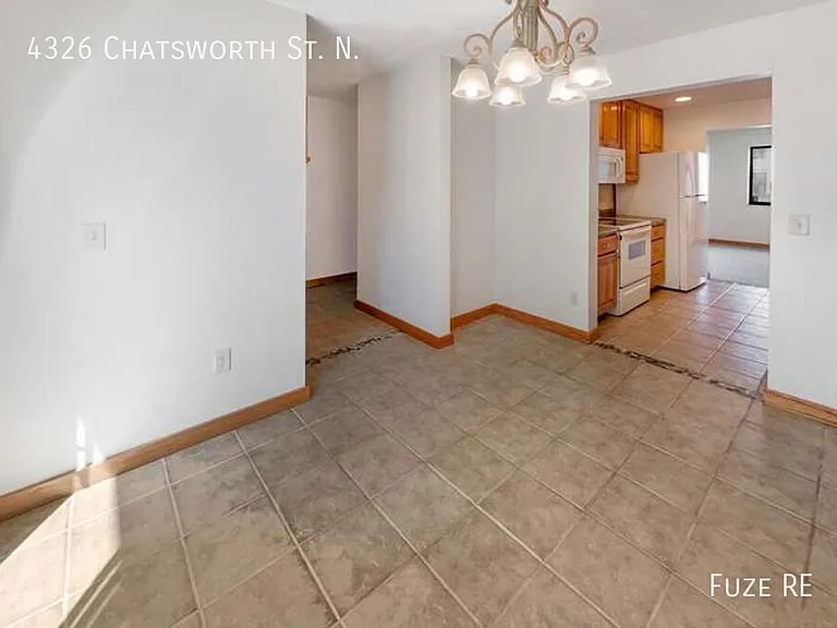4326 Chatsworth St N — Photo 5