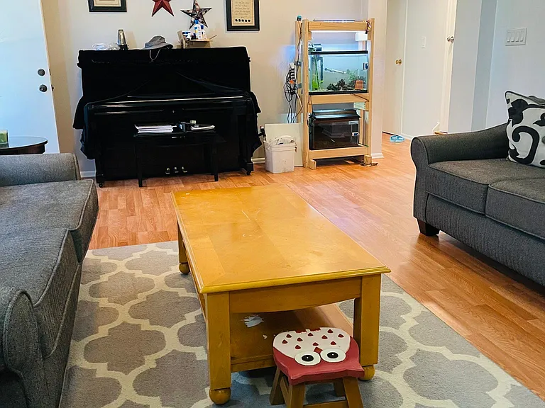 Robbins Ln — Photo 3