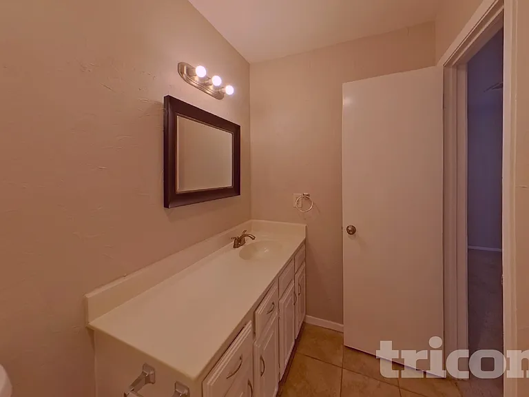 1226 Meadow Creek Dr — Photo 15