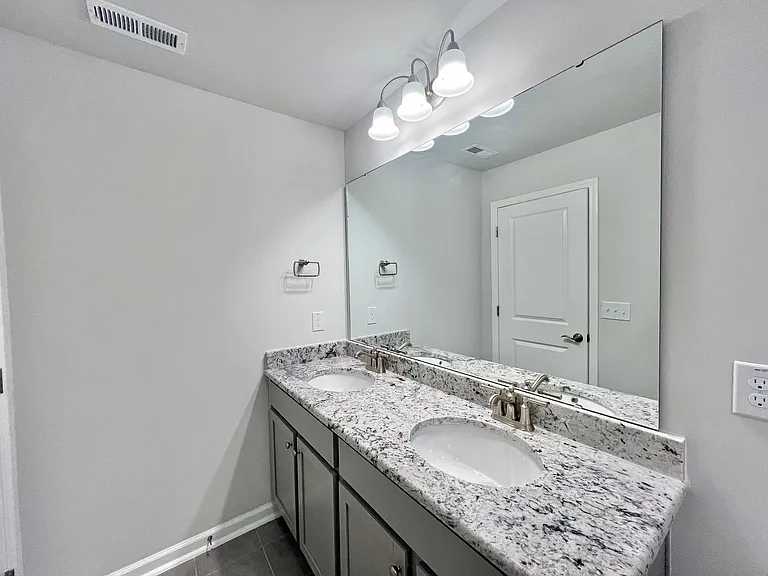 870 McKenzie Park Ter — Photo 16