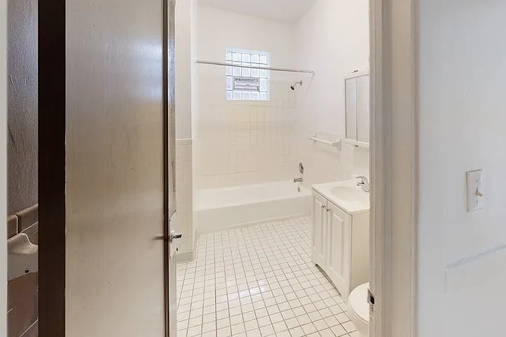 5429 S Woodlawn Ave — Photo 11