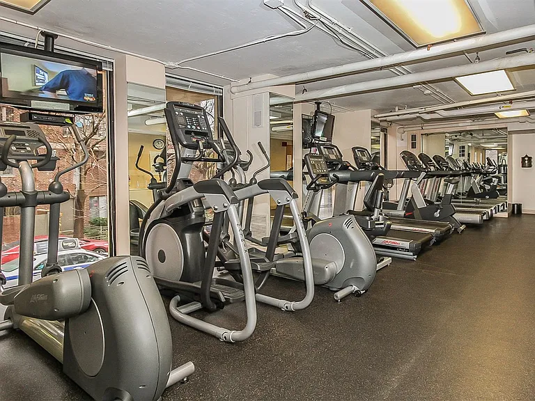 1660 N La Salle Dr #2405 — Photo 25