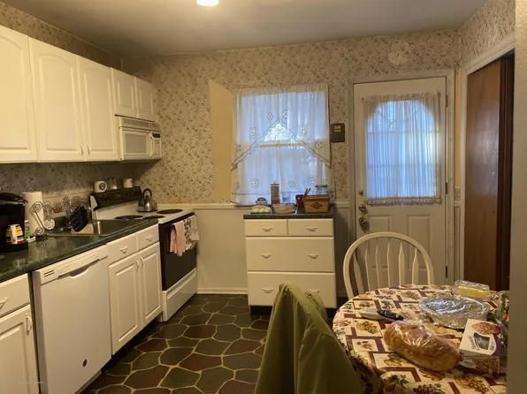 49 River Edge Dr, Brick, NJ 08724