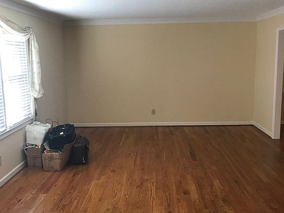 4th image of 102 Honey Horn Dr