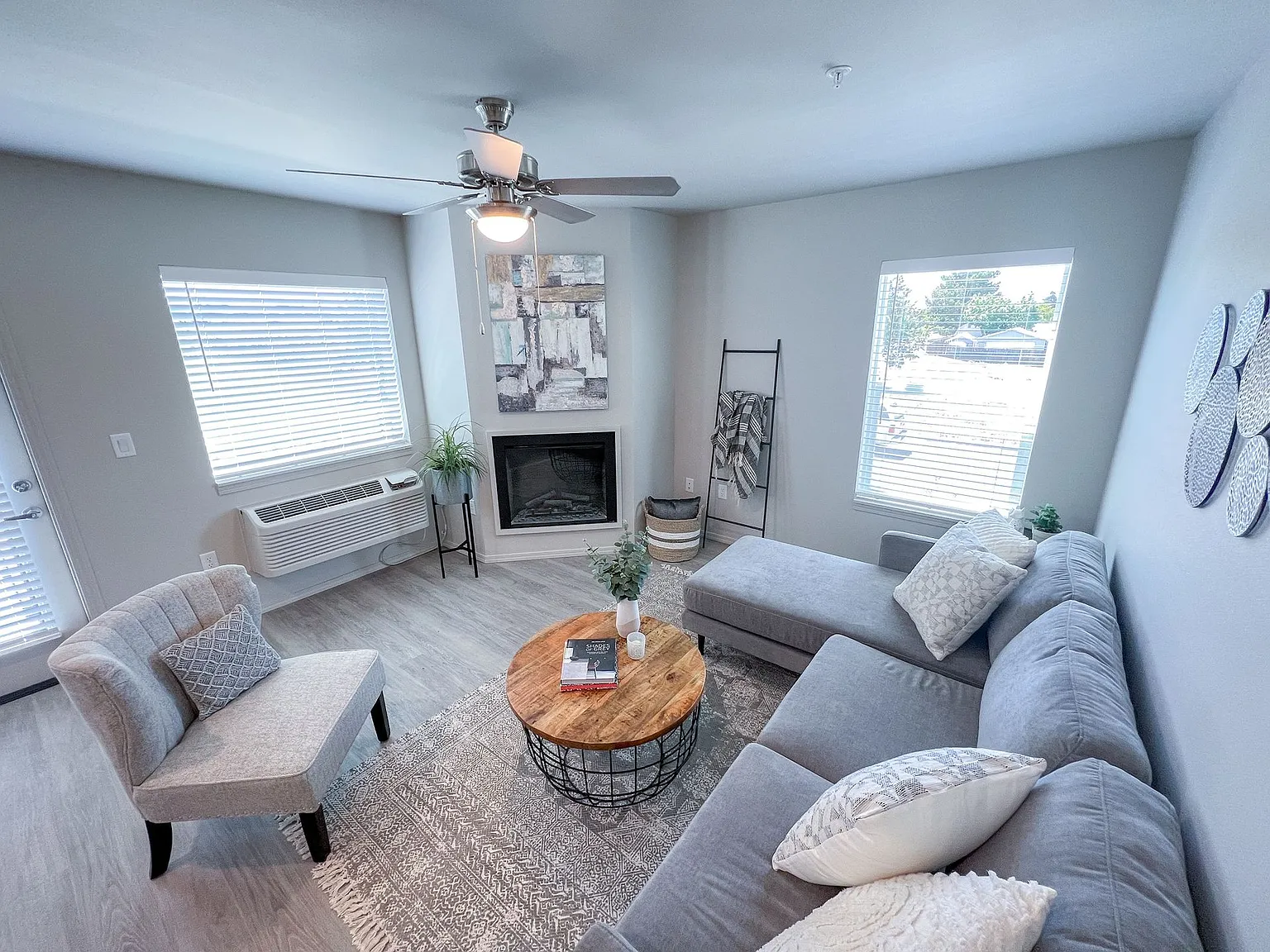 Newer Redmond Community-Accessible Unit-Deposit Special — Photo 2
