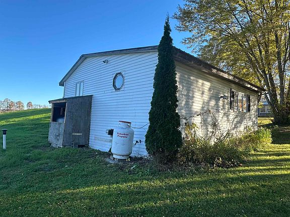 5th image of 284 Torrey Lane