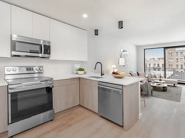 36-10 31st St #7D — Photo 3