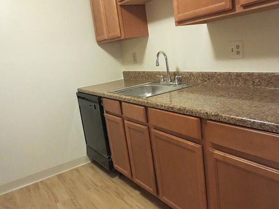 Kitchen - NEW (with Dishwasher)