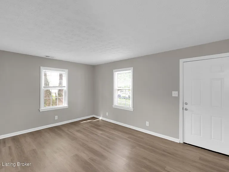 1927 S 28th St — Photo 11
