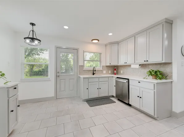 10166 San Lorenzo Dr, Dallas, TX 75228