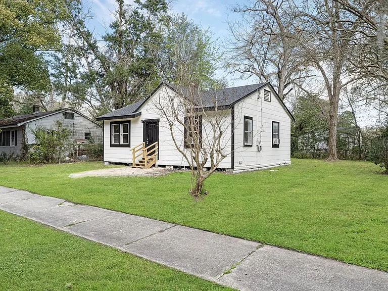 1227 Dena St — Photo 15