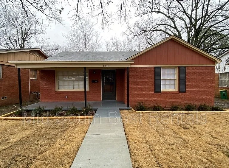 1319 S Jackson St — Photo 1